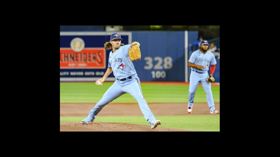 Santiago Espinal decide con hit y Gausman poncha a 10 en victoria de Azulejos ante Astros Santiago Espinal decide con hit y Gausman poncha a 10 en victoria de Azulejos ante Astros