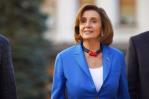 Evacúan a varios ucranianos en Mariúpol; Nancy Pelosi viaja a Kiev