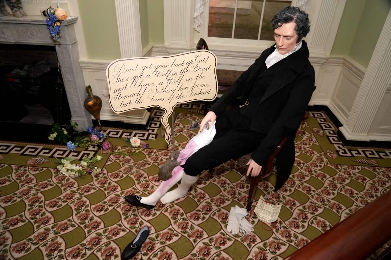 Una escena montada por la directora de cine Autumn de Wilde se exhibe como parte de la muestra del Instituto del Vestuario del Museo Metropolitano de Arte In America: A Lexicon of Fashion, el sábado 30 de abril de 2022 en Nueva York.&nbsp;