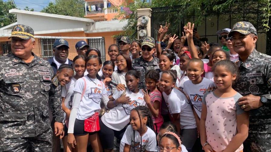 Celebran proximidad policial deportiva en Las Palmas de Herrera Celebran proximidad policial deportiva en Las Palmas de Herrera