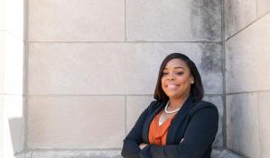 Kina Collins, de la violencia de Chicago a competir por el Congreso de EEUU