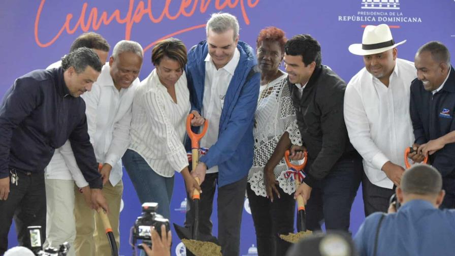 Abinader da primer palazo para acueducto de Majagual, Monte Plata