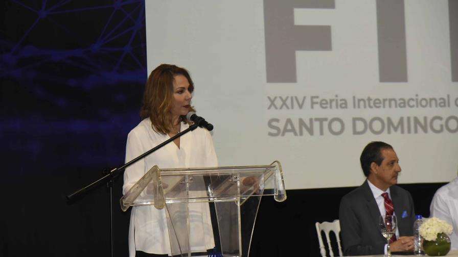 Milagros Germán responde ataques y críticas en clausura de la Feria del Libro