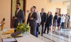 Presidente promete apoyo a universidades para investigación y becas