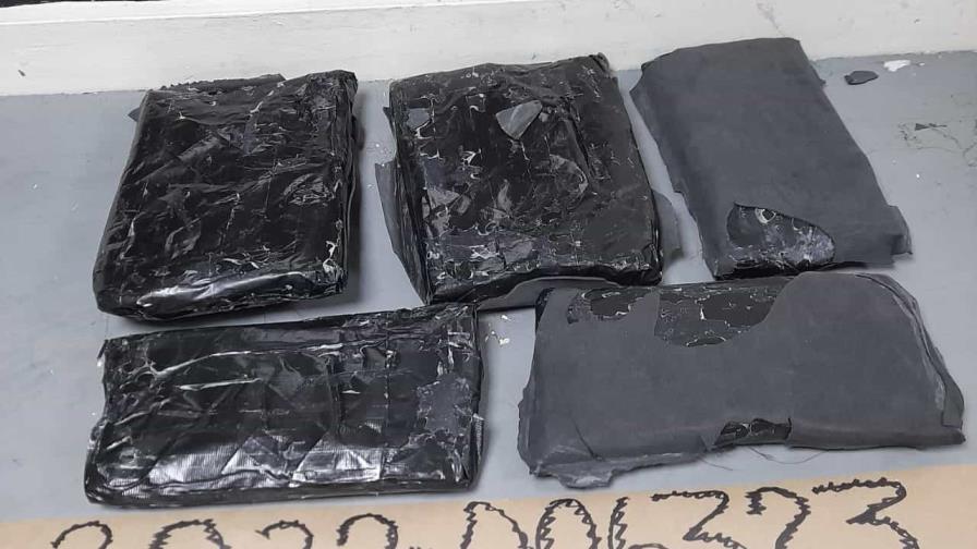 Detienen hombre con más de cinco kilos de cocaína en el AILA