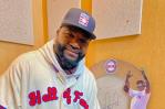 David Ortiz visita Cooperstown y le colocan camiseta que lo acredita como miembro del Salón de la Fama David Ortiz visita Cooperstown y le colocan camiseta que lo acredita como miembro del Salón de la Fama