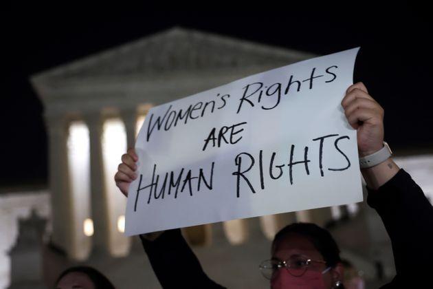El Supremo de Estados Unidos se dispone a derogar el derecho al aborto, según un borrador