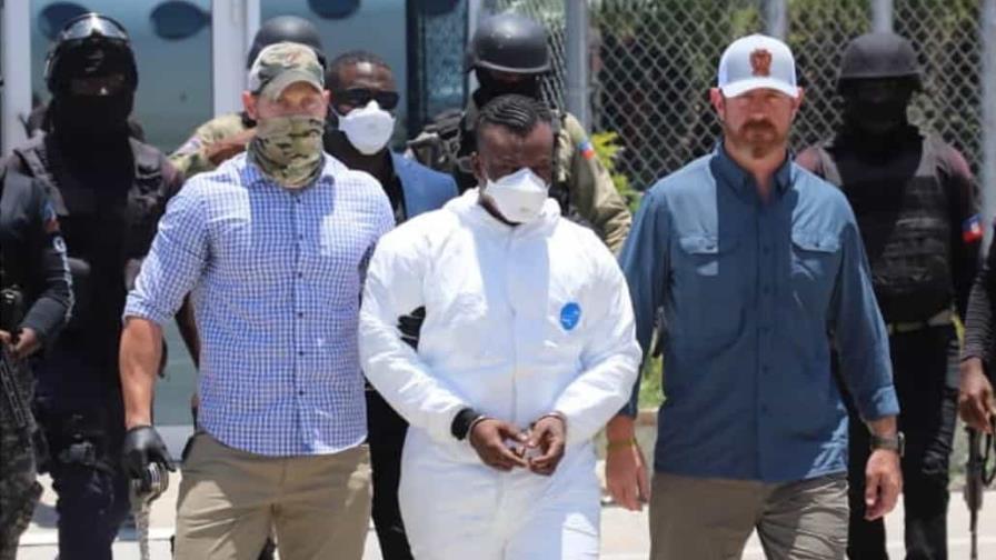 Fiscalía de Florida pide cadena perpetua para líder de banda haitiana 400 Mawozo