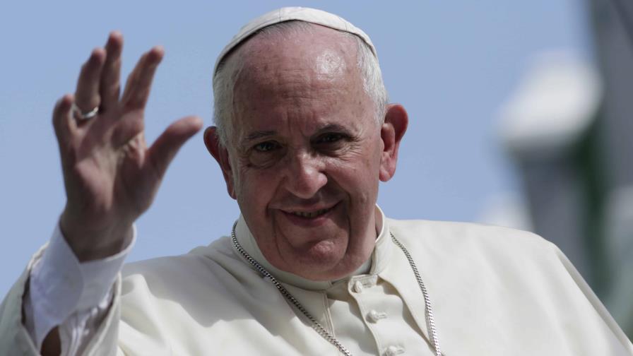 No puedo caminar, dice el papa Francisco y será sometido a una infiltración de rodilla