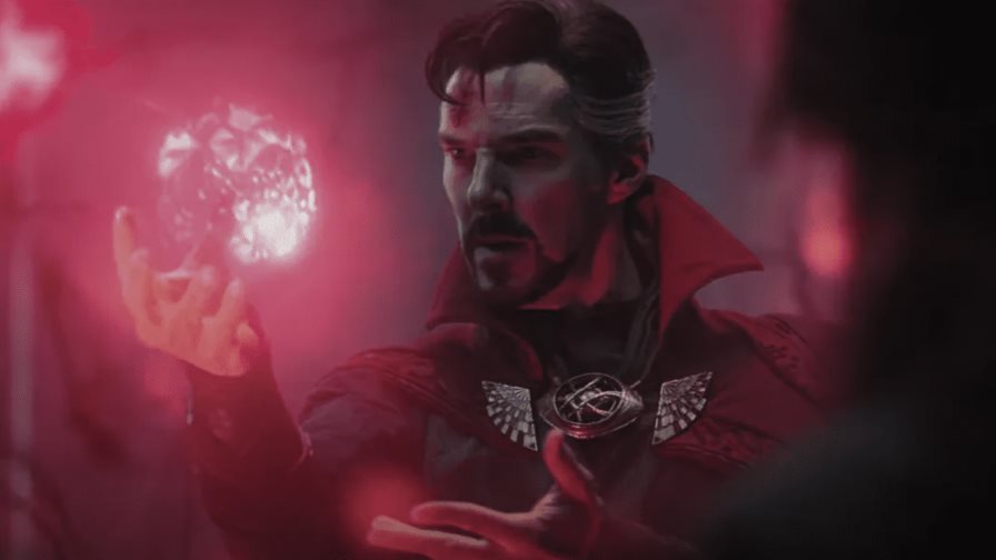Quiénes acompañan a Stephen Strange en Doctor Strange en el multiverso de la locura