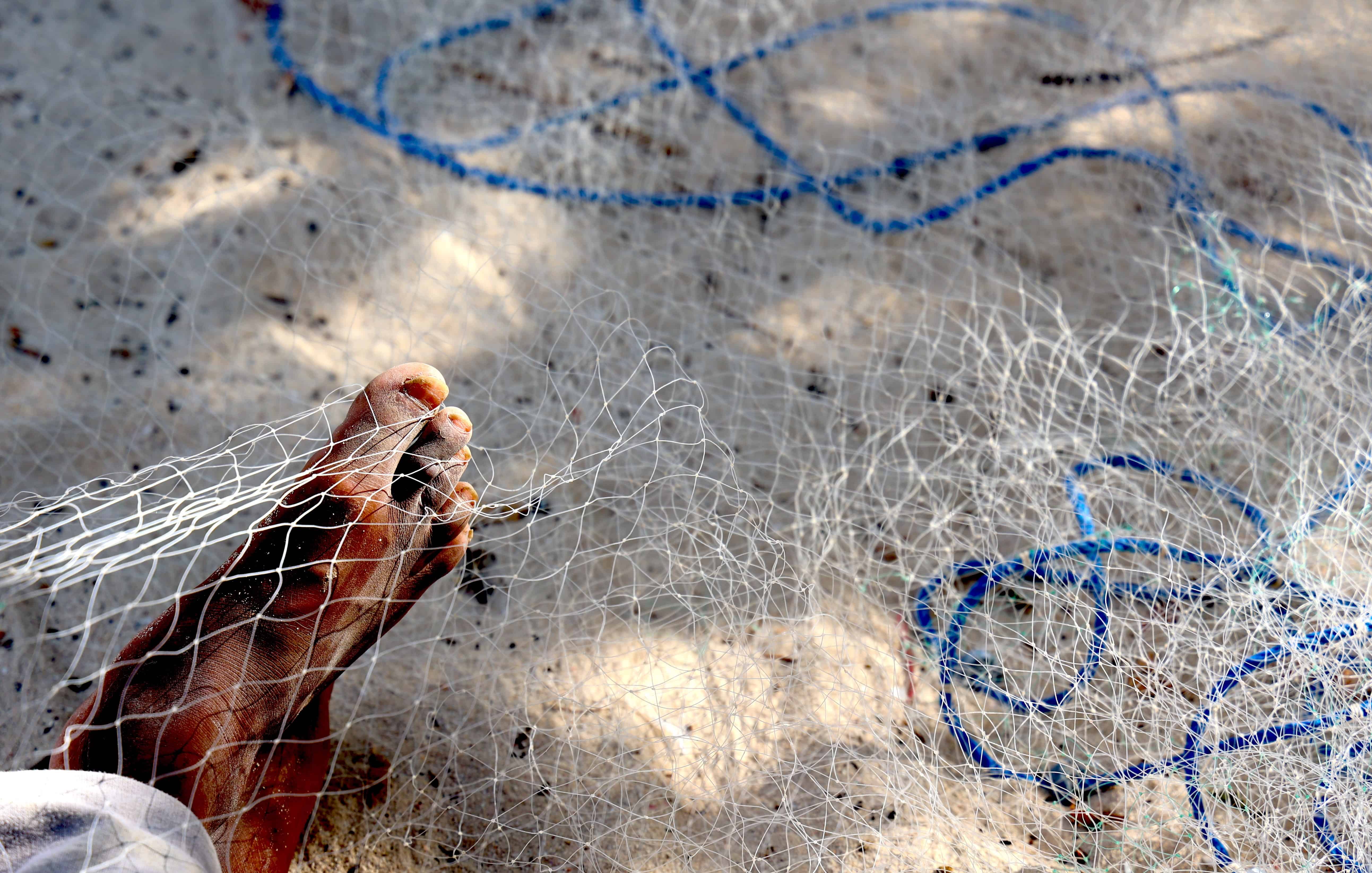 Entre los pescadores se encontraba Rafelito, un banilejo que salió de su tierra natal en 1984 y que desde entonces se gana la vida pescando en la zona.