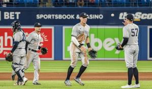 Yanquis conquistan décimo triunfo seguido, vencen a Azulejos