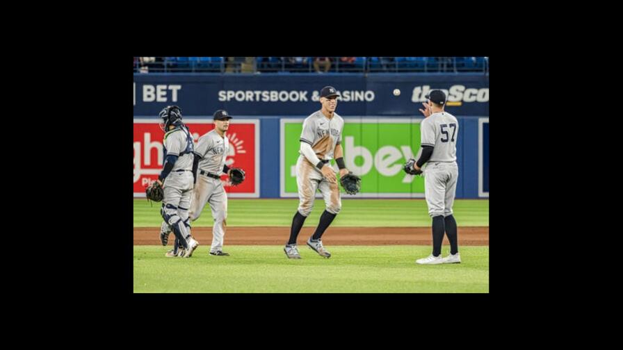 Yanquis conquistan décimo triunfo seguido, vencen a Azulejos Yanquis conquistan décimo triunfo seguido, vencen a Azulejos