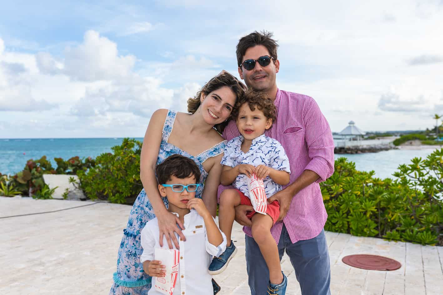 Nicolle Rizik, Javier Batista y sus hijos.