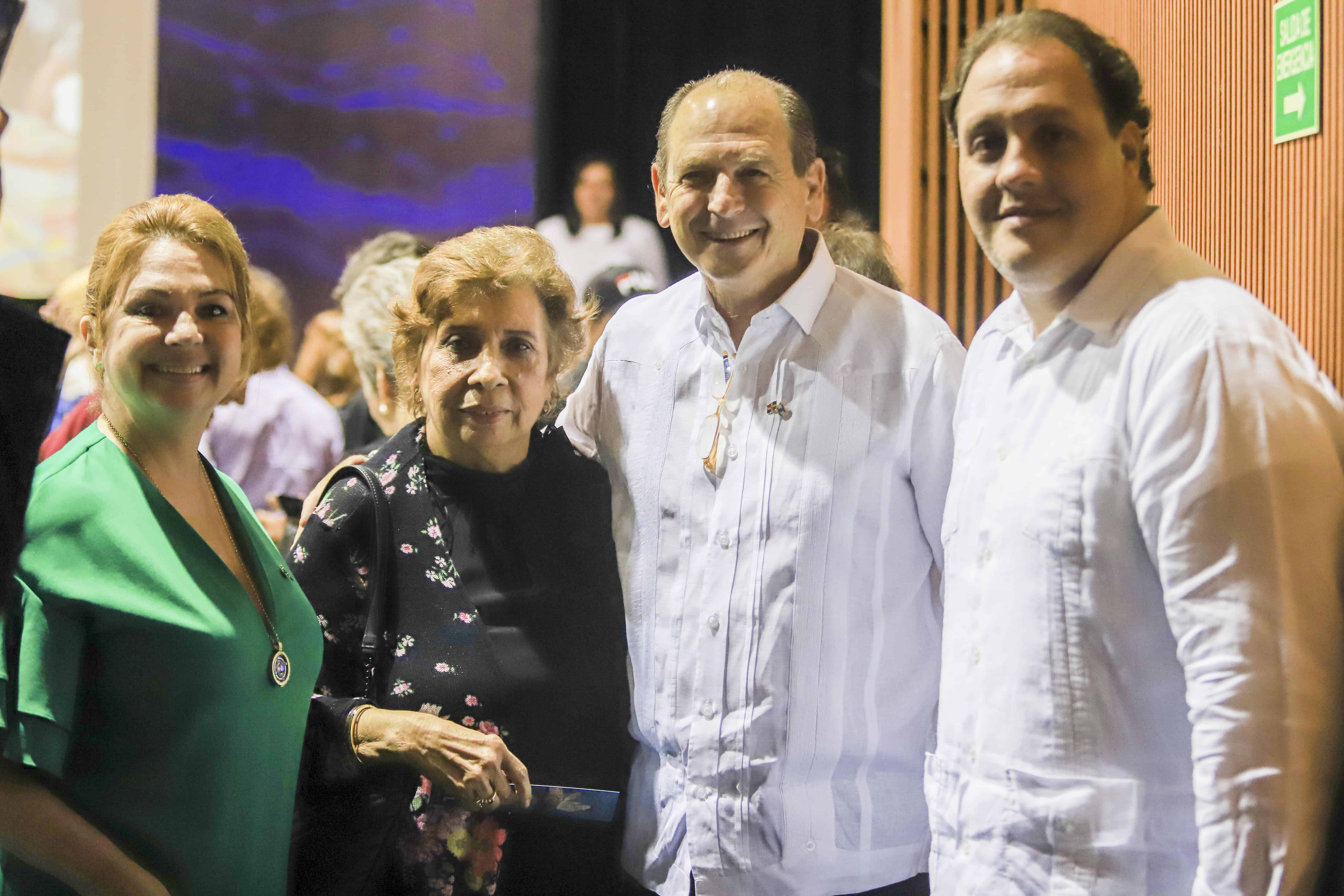 Liza Álvarez, Miriam Gautreaux, Katja Afheldt y Pedro Vásquez.