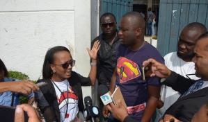 Estudiantes haitianos piden entrega de pasaportes visados