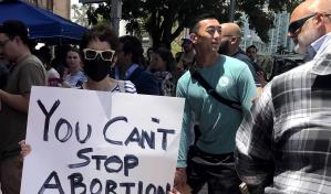 Más de un millar de personas protestan a favor del aborto en Nueva York