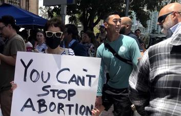 Más de un millar de personas protestan a favor del aborto en Nueva York