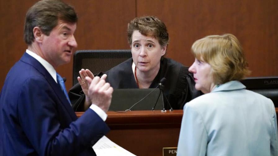 Jueza se rehúsa a desestimar la demanda por difamación de Depp contra Amber