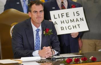 Oklahoma prohíbe abortar después de sexta semana de gestación