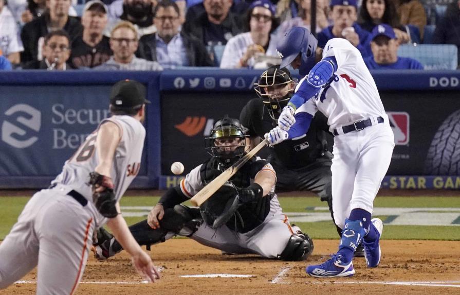 VÍDEO | Dodgers superan a Gigantes primer duelo de serie en la MLB