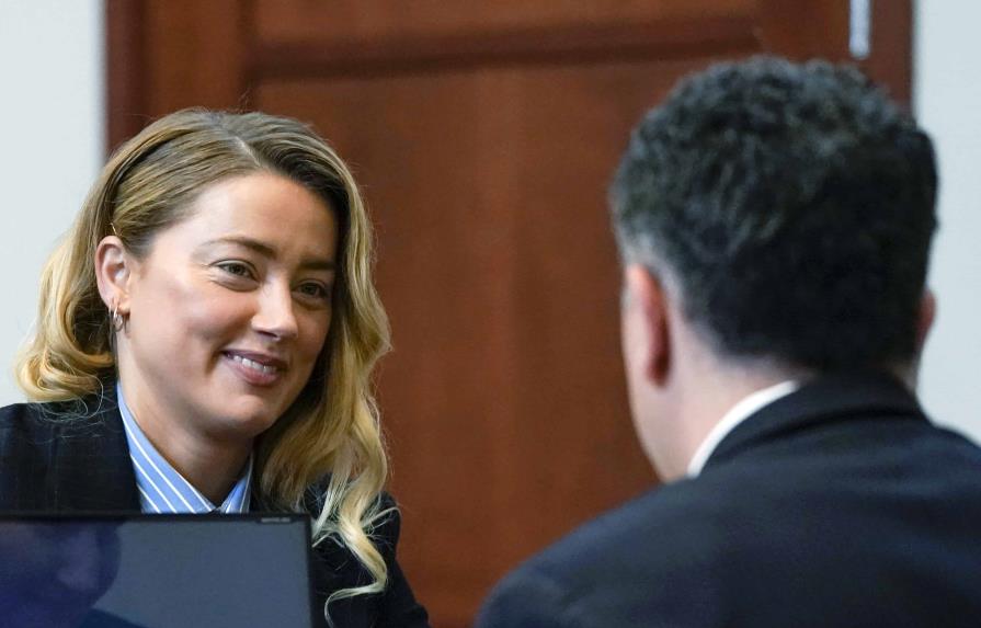 Amber Heard da su testimonio en juicio por difamación
