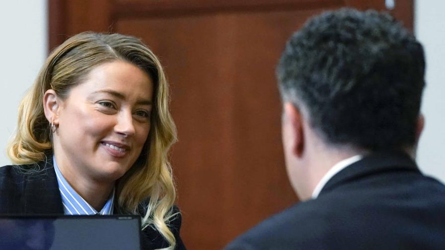 Amber Heard da su testimonio en juicio por difamación