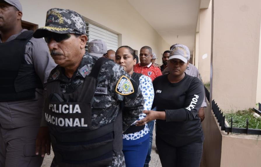 Descargan fiscal y agentes DNCD acusados de colocar drogas en barbería de Villa Vásquez