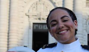 Karolina Batista, primera dominicana en graduarse de la Academia Naval de EEUU