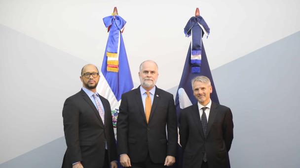 Superintendencia de Bancos y representantes del FMI evalúan el desempeño financiero de RD