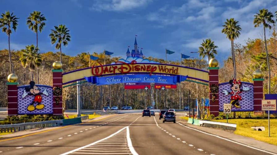 Residentes demandan a Florida por eliminar autogobierno de Walt Disney World Residentes demandan a Florida por eliminar autogobierno de Walt Disney World
