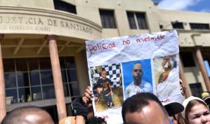 Exigen someter agentes de la Policía que habrían matado al Peluquero de Santiago