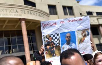 Exigen someter agentes de la Policía que habrían matado al Peluquero de Santiago