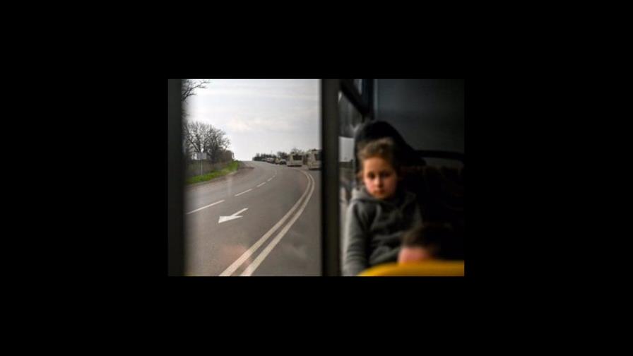 Al menos 344 civiles evacuados de la ciudad de Mariúpol durante la jornada de este miércoles