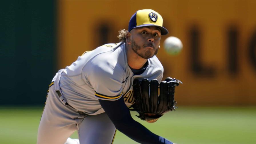 Freddy Peralta, ganador de histórico juego