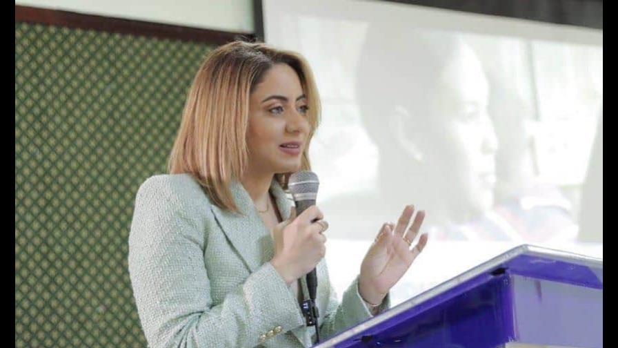 Senado invitará a Gloria Reyes a que explique irregularidades del programa Supérate Senado invitará a Gloria Reyes a que explique irregularidades del programa Supérate