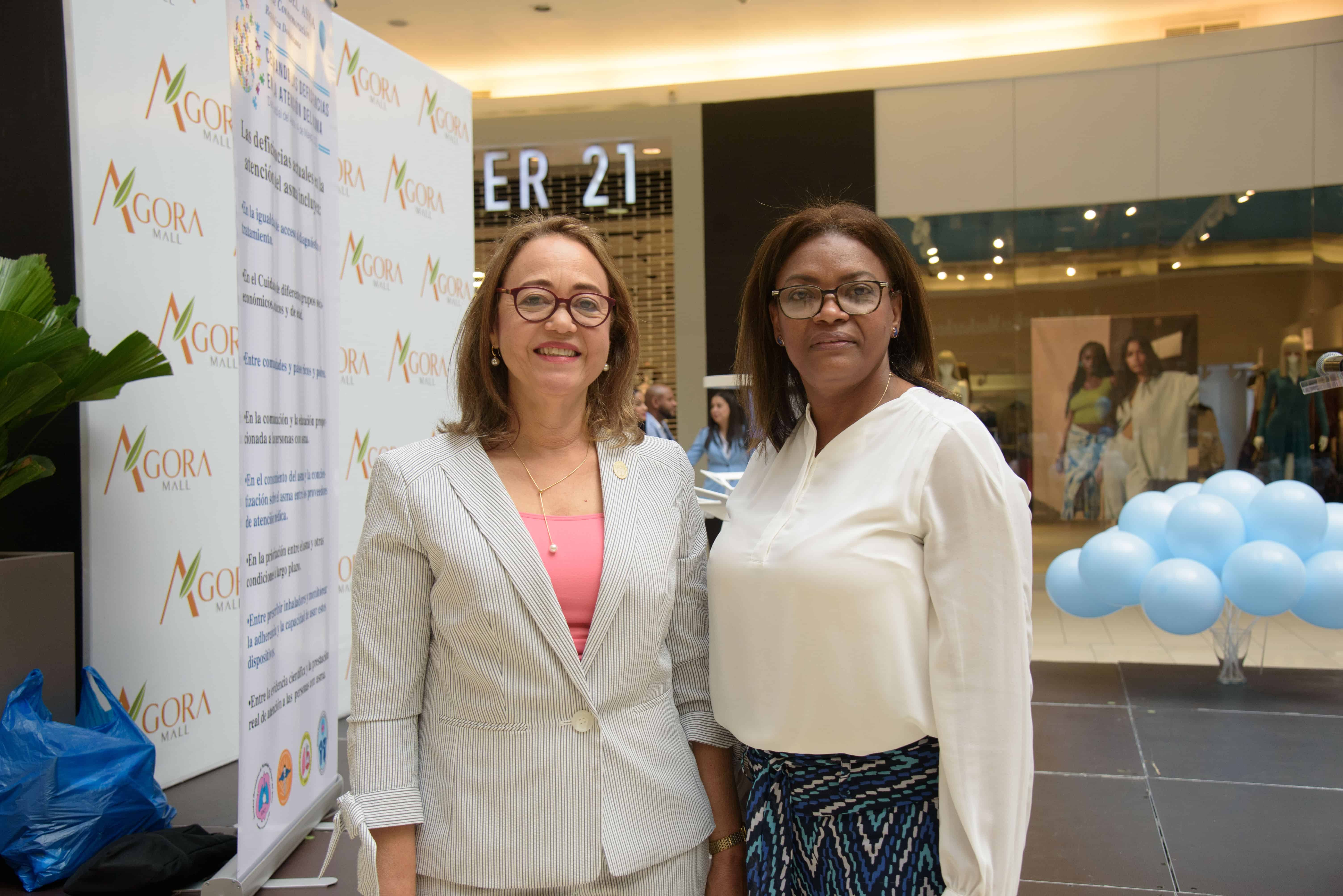 Deysi Espinal y Elsa Herrera de León.