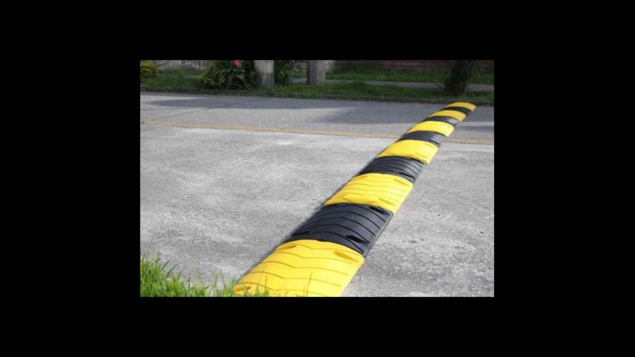 Piden eliminar policías acostados en carretera Navarrete-Montecristi