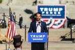 Hijo de Trump testifica ante el comité que investiga el asalto al Capitolio