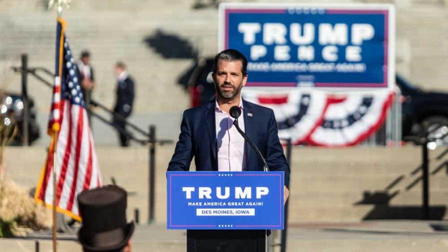 Hijo de Trump testifica ante el comité que investiga el asalto al Capitolio