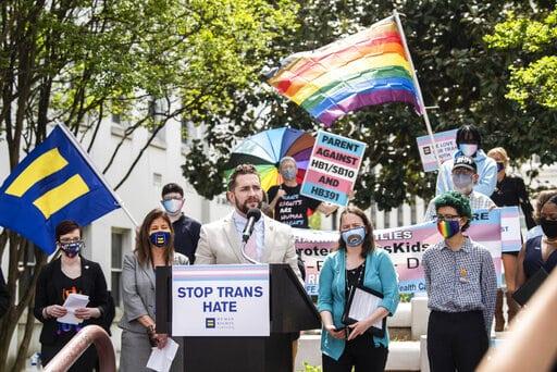 Nueva ley sobre transgéneros enfrenta reto legal en Alabama