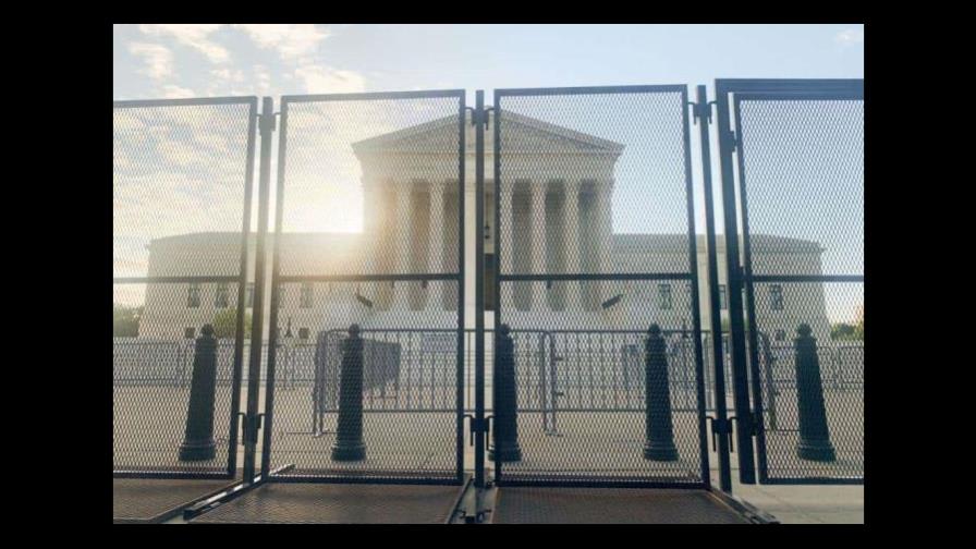 Una valla de dos metros rodea el Supremo de EEUU tras las protestas del aborto Una valla de dos metros rodea el Supremo de EEUU tras las protestas del aborto