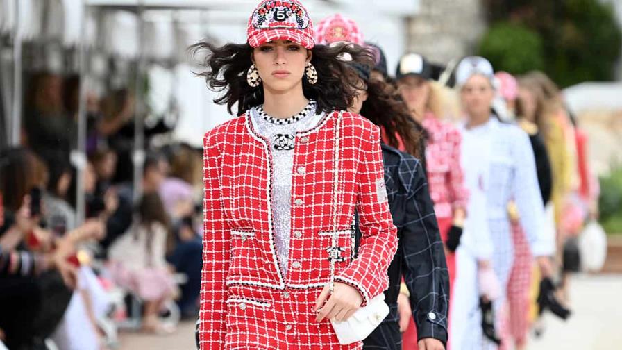 Chanel vuelve a sus raíces más chic con un desfile en Mónaco