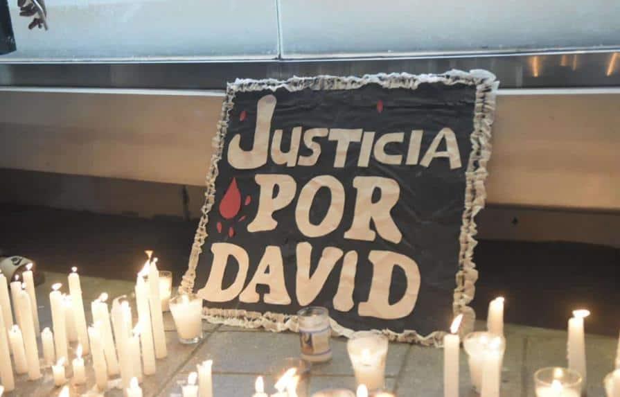 Acusan a tres civiles y cuatro policías por muerte de David de los Santos