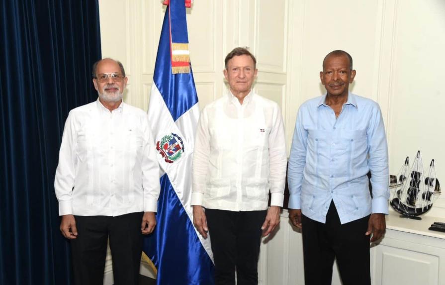 Roberto Álvarez recibe al diplomático dominicano que fue secuestrado en Haití