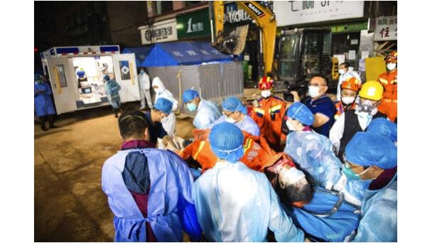 Mueren 53 en derrumbe de edificio en China; finaliza búsqueda