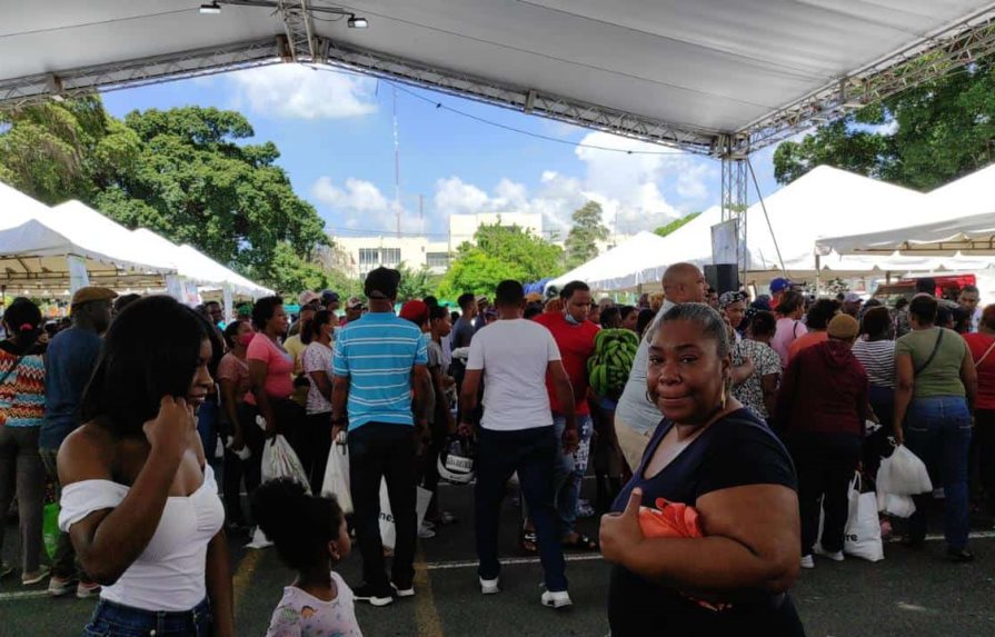 Inespre da inicio a la “Feria de Madres Vendiendo Barato”, en San Pedro de Macorís