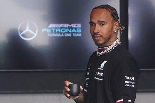 Lewis Hamilton rechaza norma de FIA sobre perforaciones corporales