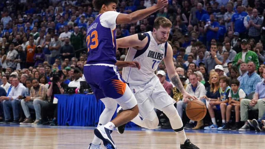 Los Mavericks de Doncic emboscan a Suns y se acercan en playoffs de NBA