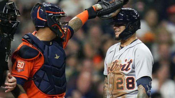 McCormick y Maldonado pegan jonrones y Astros se imponen